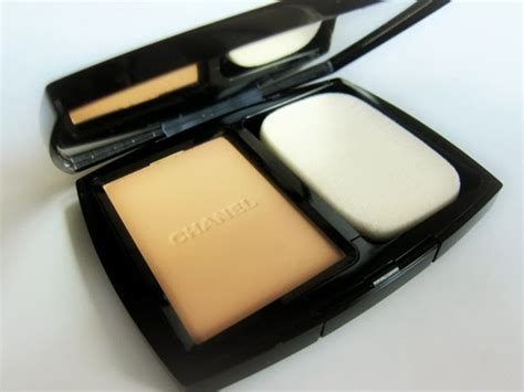 chanel vitalumiere douceur review|Chanel vitalumiere foundation discontinued.